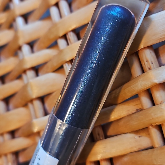 Almay Goddess Lip Gloss NWT Purple/blue Sparkle - Picture 2 of 4